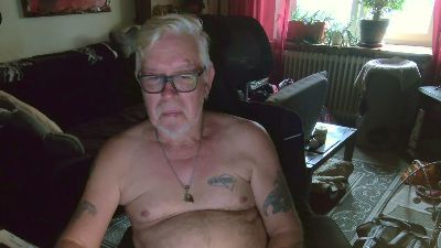 dirtyminds1 live cam on Cam4