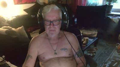 dirtyminds1 live cam on Cam4