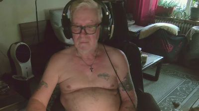 dirtyminds1 live cam on Cam4
