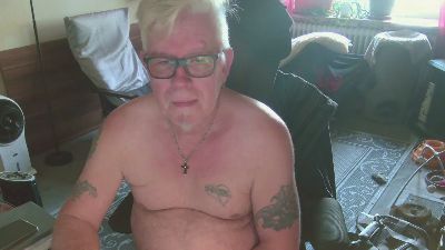 dirtyminds1 live cam on Cam4