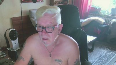 dirtyminds1 live cam on Cam4
