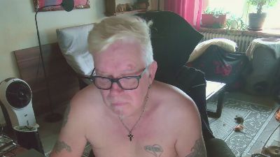 dirtyminds1 live cam on Cam4