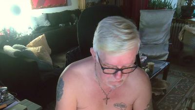 dirtyminds1 live cam on Cam4