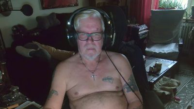 dirtyminds1 live cam on Cam4
