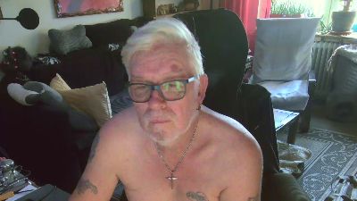 dirtyminds1 live cam on Cam4