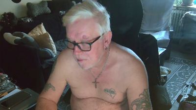 dirtyminds1 live cam on Cam4