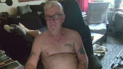 dirtyminds1 live cam on Cam4