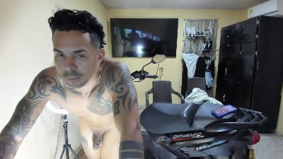 dirtyshowmuscle live cam on Cam4