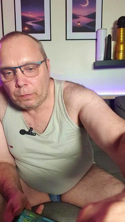 djShyVibes live cam on Cam4