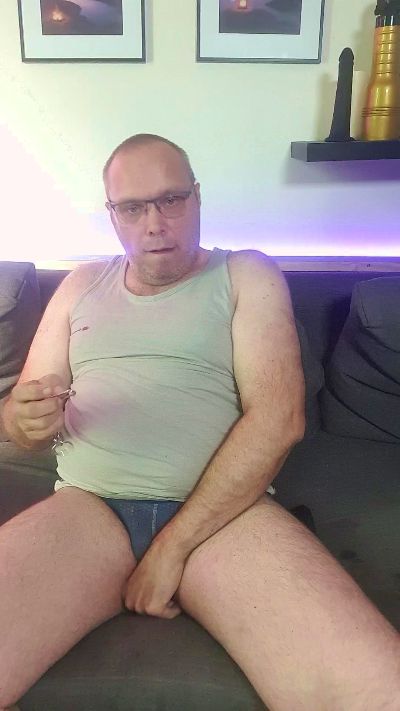 djShyVibes live cam on Cam4