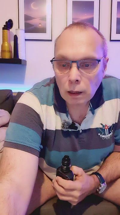 djShyVibes live cam on Cam4