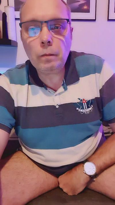 djShyVibes live cam on Cam4