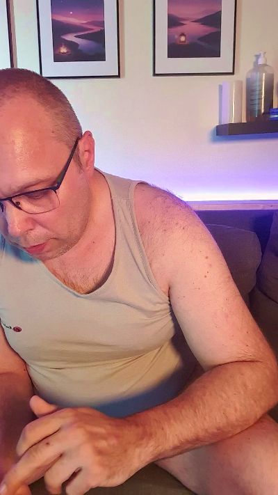 djShyVibes live cam on Cam4
