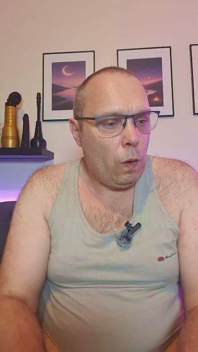 djShyVibes live cam on Cam4