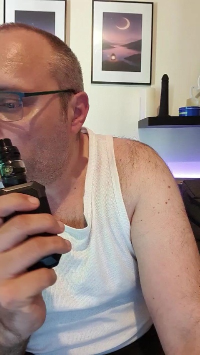 djShyVibes live cam on Cam4