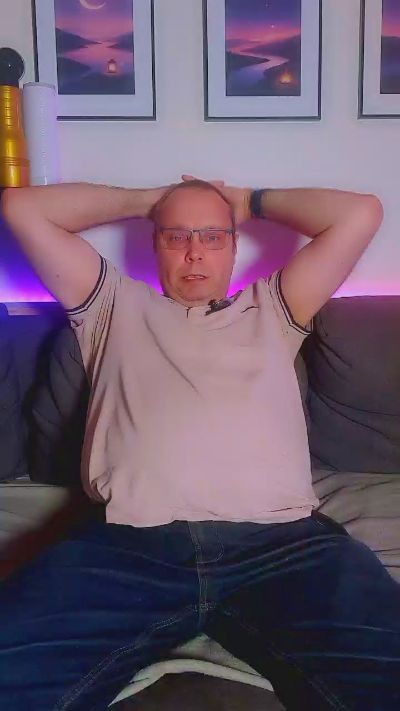 djShyVibes live cam on Cam4