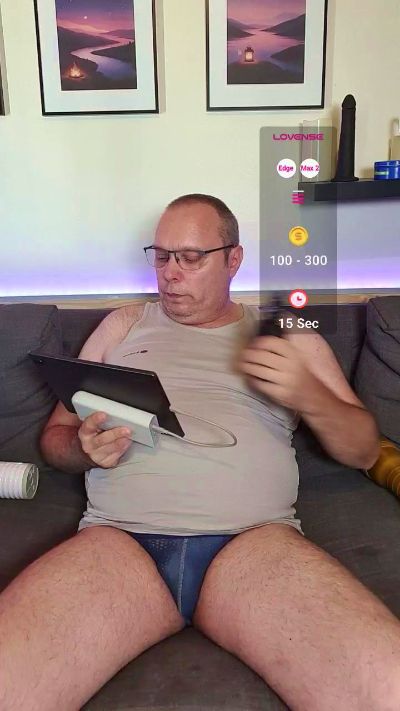 djShyVibes live cam on Cam4