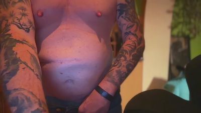 djhants live cam on Cam4