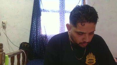 djkoyrosas live cam on Cam4