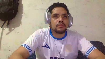djkoyrosas live cam on Cam4