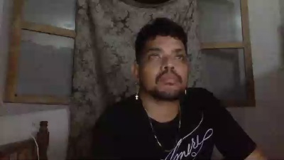 djkoyrosas live cam on Cam4