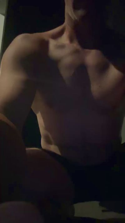 dlucky2 live cam on Cam4