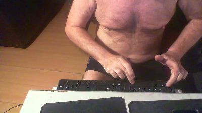 dogego566 live cam on Cam4