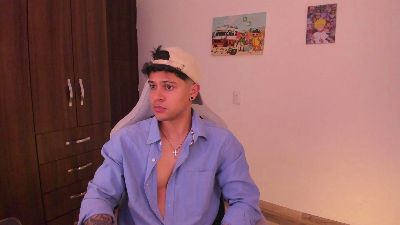 dom_santiago31 live cam on Cam4