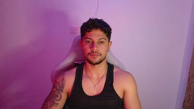 dom_santiago31 live cam on Cam4
