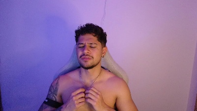dom_santiago31 live cam on Cam4