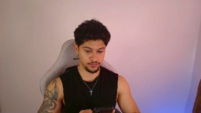 dom_santiago31 live cam on Cam4