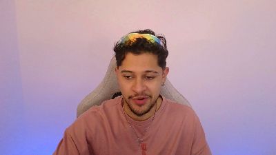 dom_santiago31 live cam on Cam4