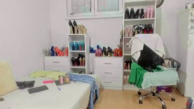 dominantmiss8 live cam on Cam4