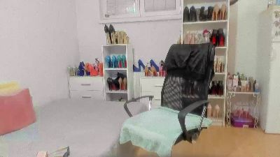 dominantmiss8 live cam on Cam4