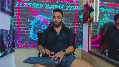 dominic_max1 live cam on Cam4