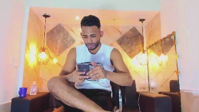 dominic_max1 live cam on Cam4