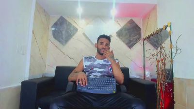 dominic_max1 live cam on Cam4