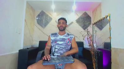 dominic_max1 live cam on Cam4