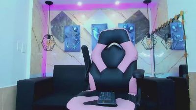 dominic_max1 live cam on Cam4