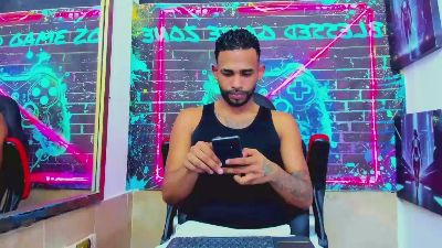 dominic_max1 live cam on Cam4