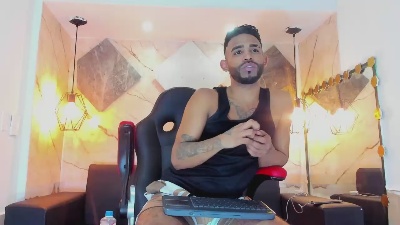 dominic_max1 live cam on Cam4