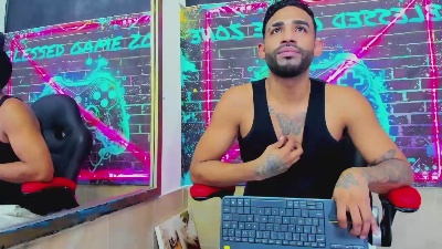 dominic_max1 live cam on Cam4