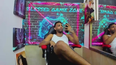 dominic_max1 live cam on Cam4