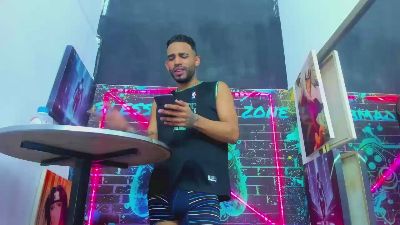 dominic_max1 live cam on Cam4