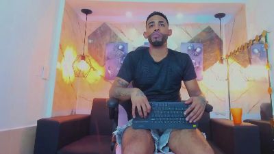 dominic_max1 live cam on Cam4