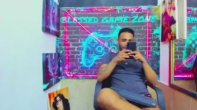 dominic_max1 live cam on Cam4