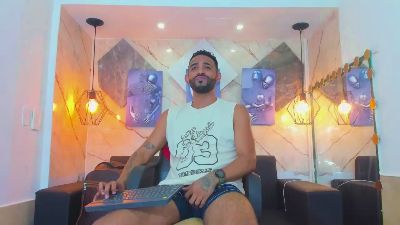 dominic_max1 live cam on Cam4