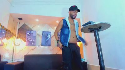 dominic_max1 live cam on Cam4