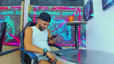 dominic_max1 live cam on Cam4