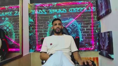 dominic_max1 live cam on Cam4